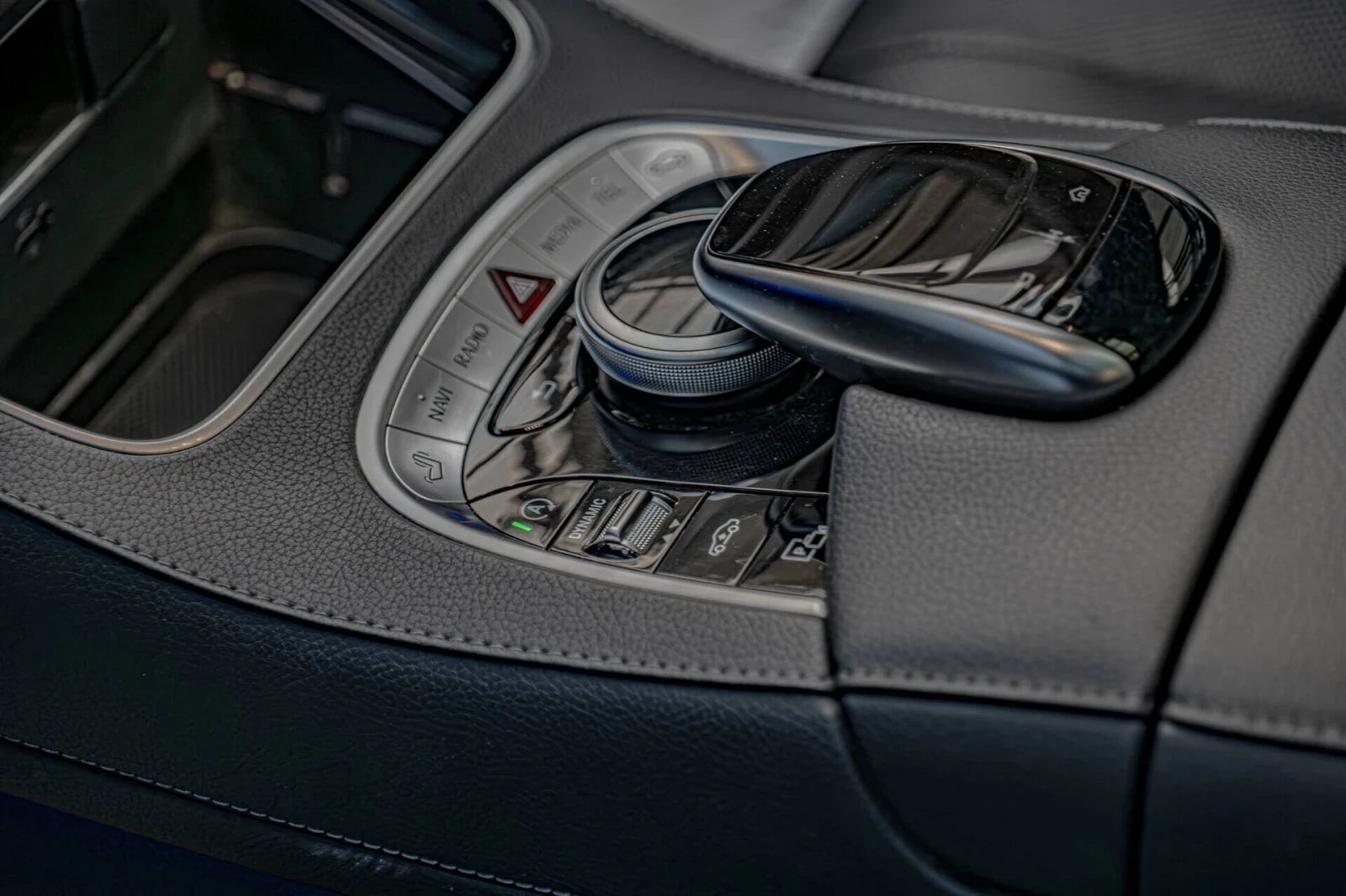 Mercedes-Benz S 560 AMG/4Matic/Burmester/360Камера/Обдухване, снимка 13 - Автомобили и джипове - 54968162
