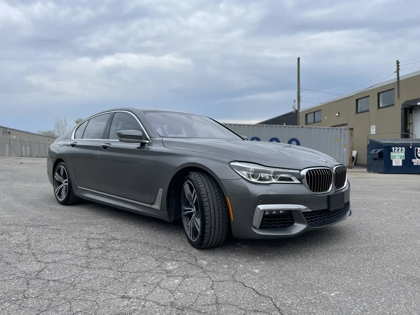 BMW 750 SOFT/ОБДУХ/HK/HUD/PANO/СЕРВИЗНА ИСТОРИЯ/          , снимка 3 - Автомобили и джипове - 55432524