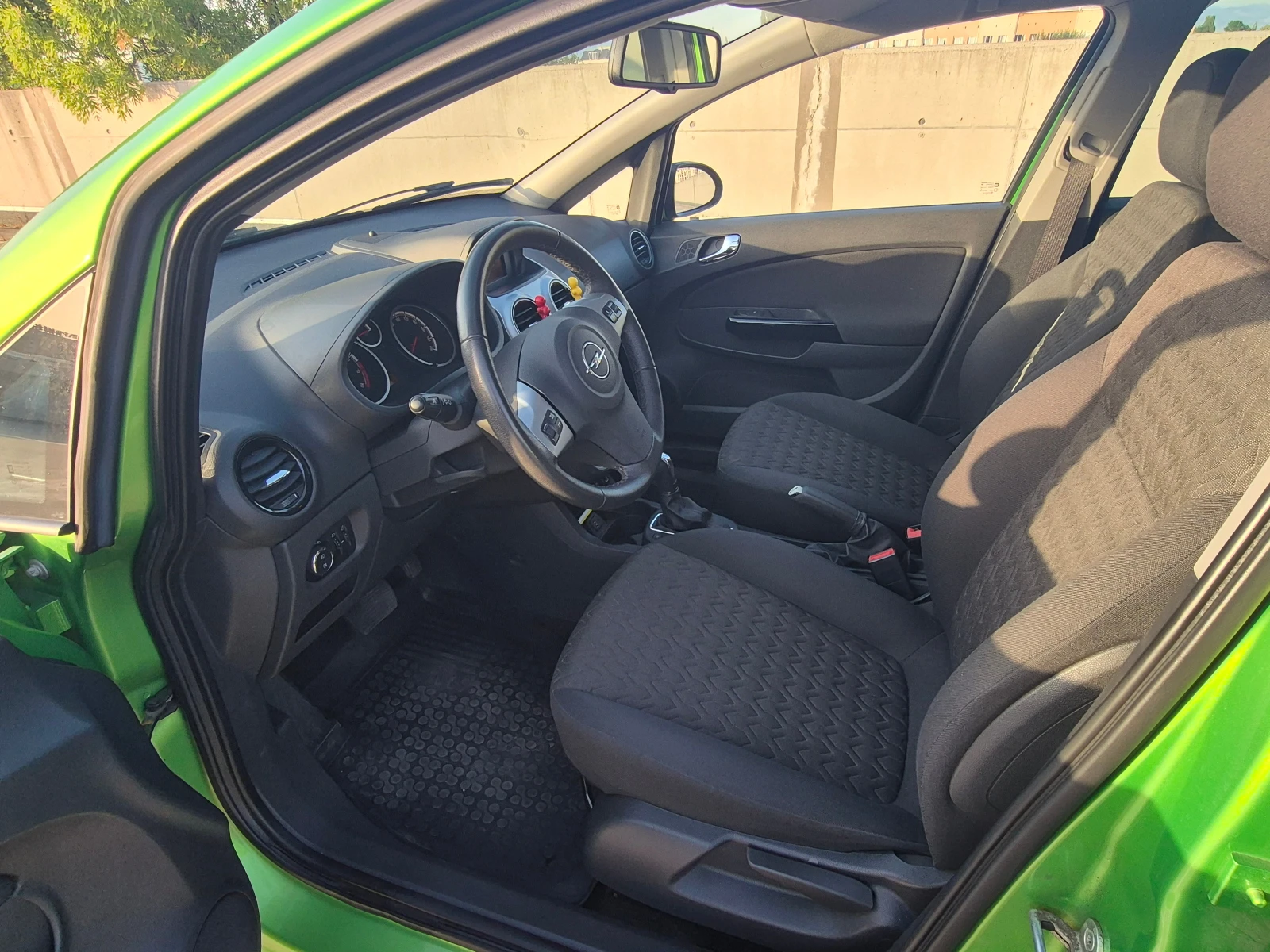 Opel Corsa, снимка 7 - Автомобили и джипове - 55849838