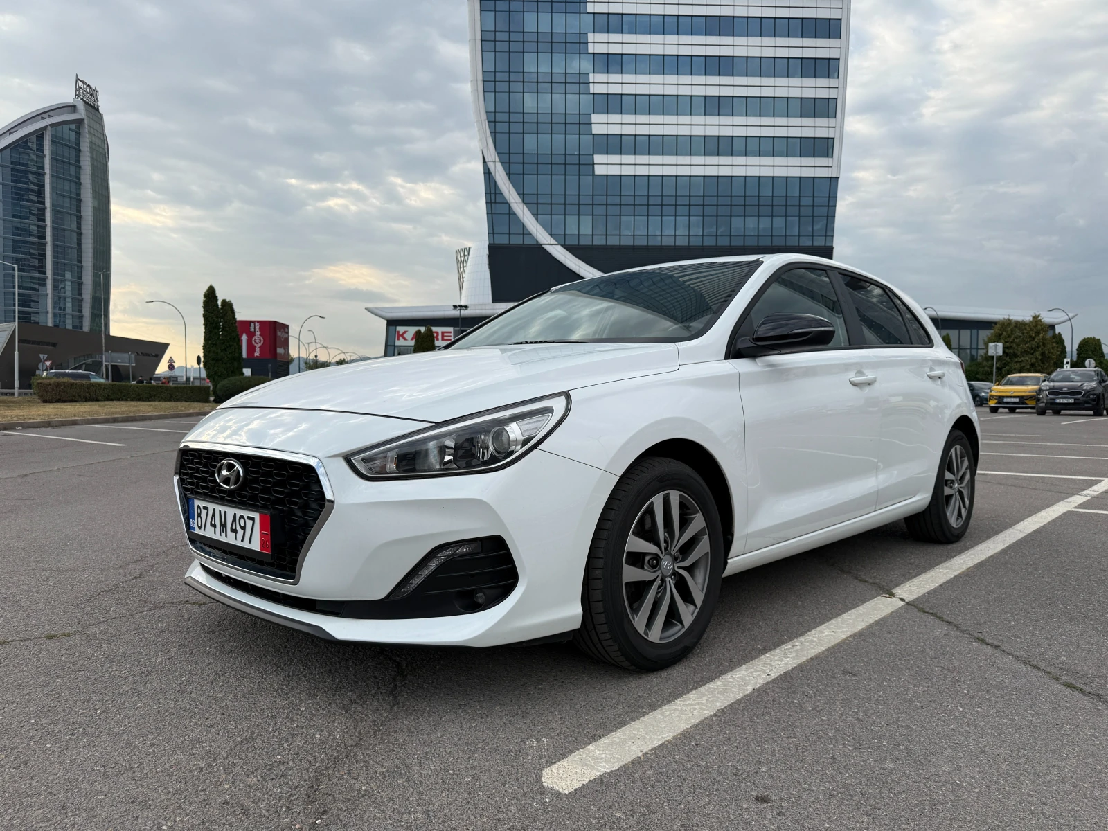 Hyundai I30 1.4 бензин, навигация, подгряване, камера 