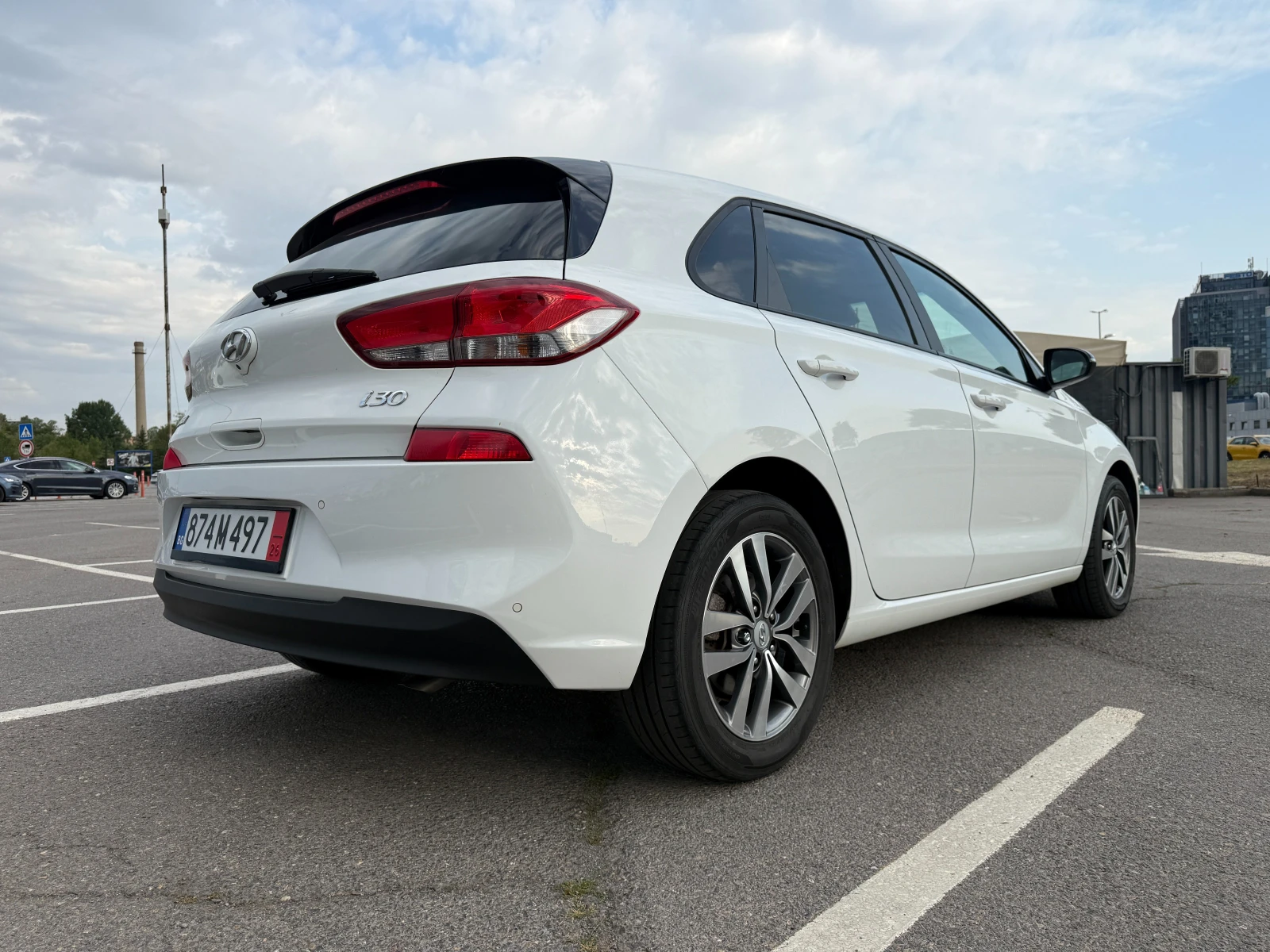 Hyundai I30 1.4 бензин, навигация, подгряване, камера , снимка 8 - Автомобили и джипове - 55901595