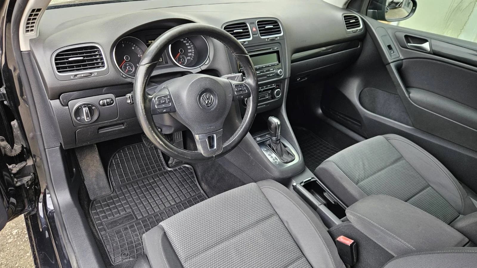 VW Golf 1.6TDI, снимка 9 - Автомобили и джипове - 56275157
