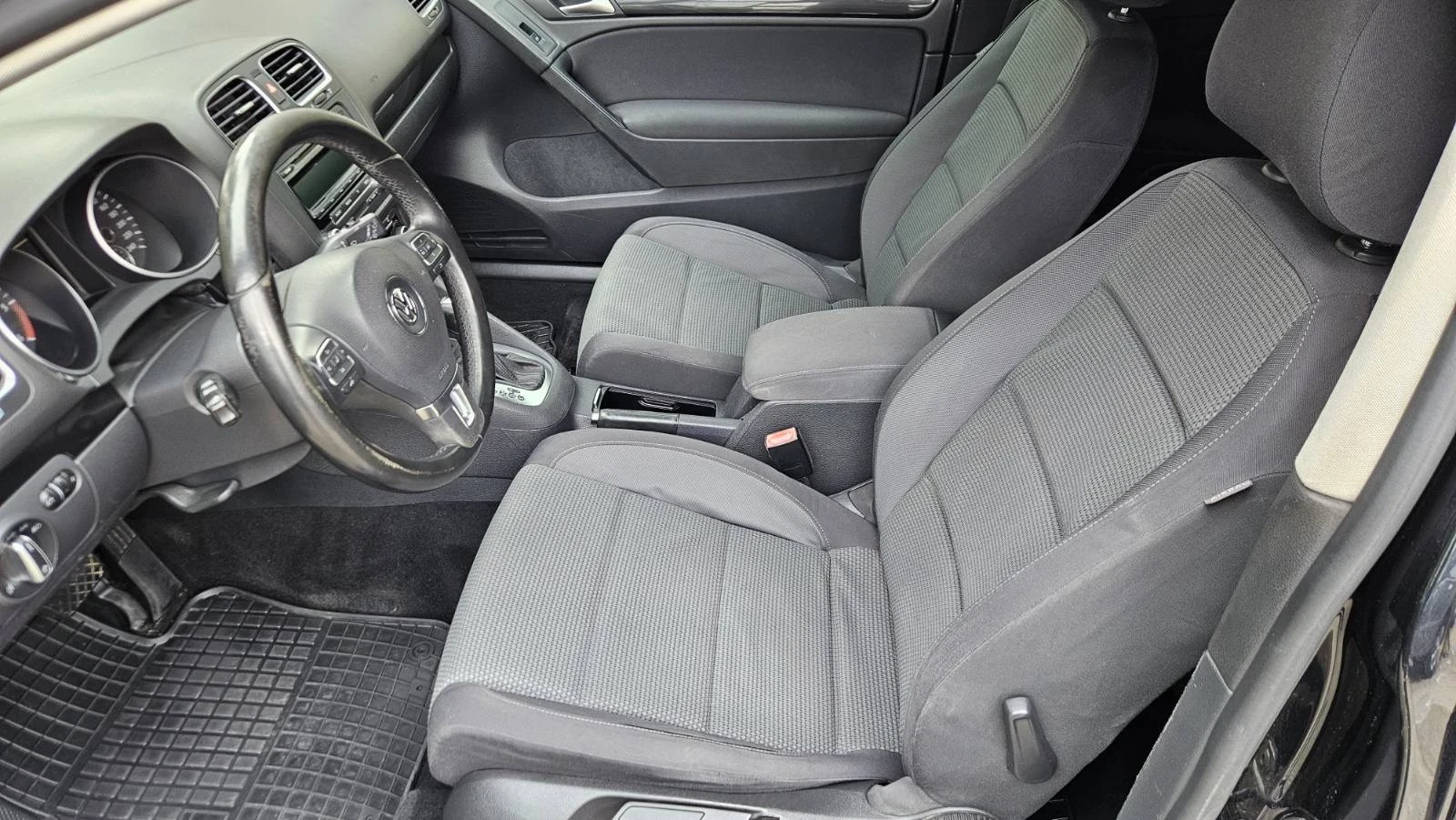 VW Golf 1.6TDI, снимка 7 - Автомобили и джипове - 56275157
