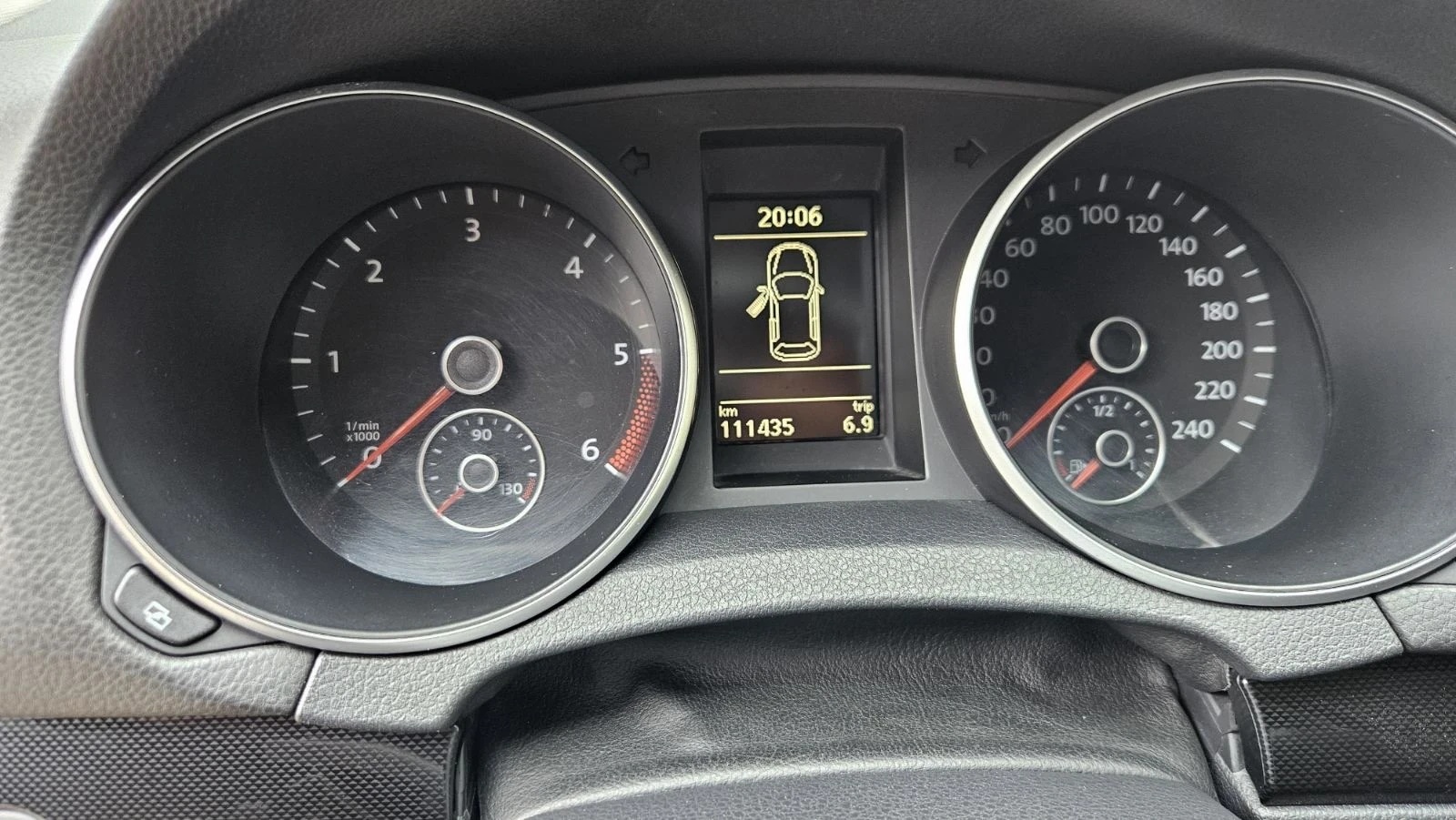 VW Golf 1.6TDI, снимка 8 - Автомобили и джипове - 56275157