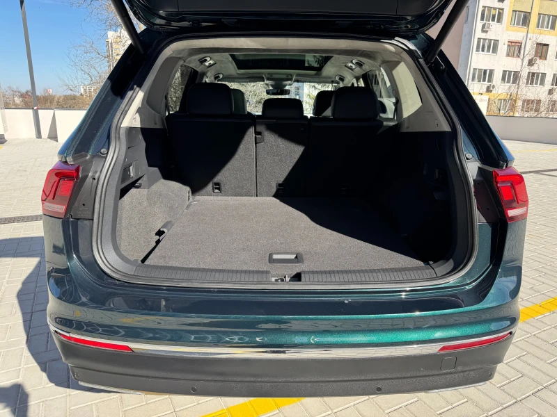 VW Tiguan DSG4x4/DISTRONIC/DIGITAL/360/HEAD-UP/FULL LED/PANO, снимка 17 - Автомобили и джипове - 52561591