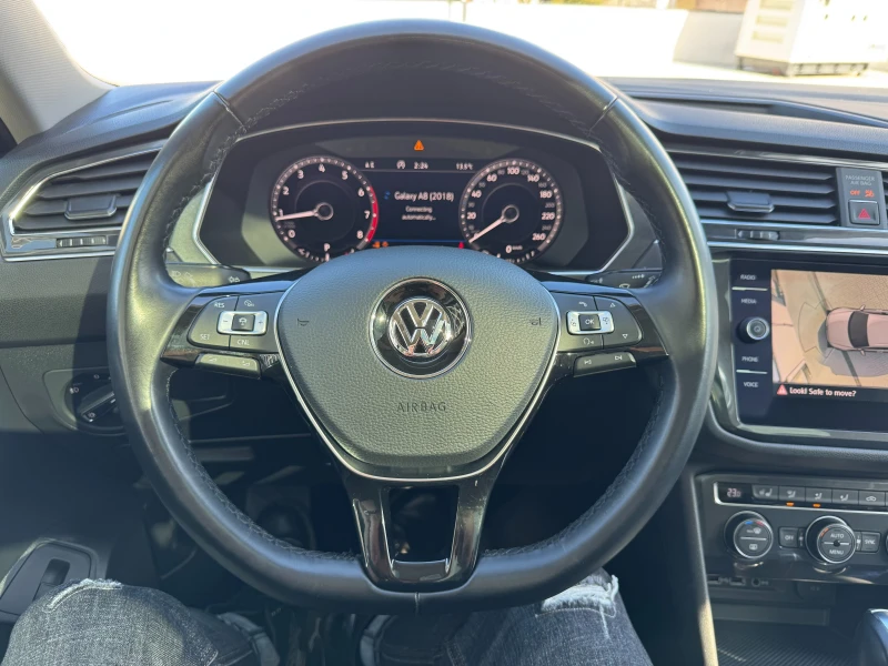 VW Tiguan DSG4x4/DISTRONIC/DIGITAL/360/HEAD-UP/FULL LED/PANO, снимка 8 - Автомобили и джипове - 52561591