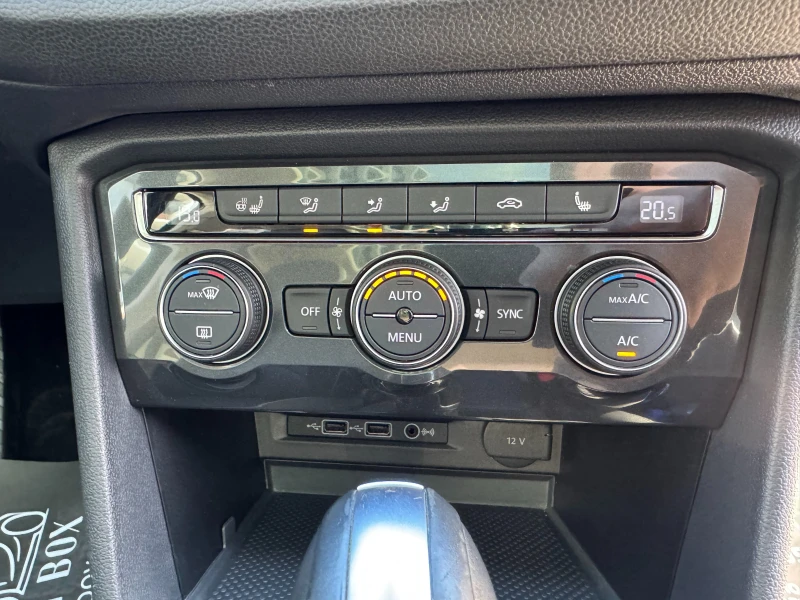 VW Tiguan DSG4x4/DISTRONIC/DIGITAL/360/HEAD-UP/FULL LED/PANO, снимка 14 - Автомобили и джипове - 52561591