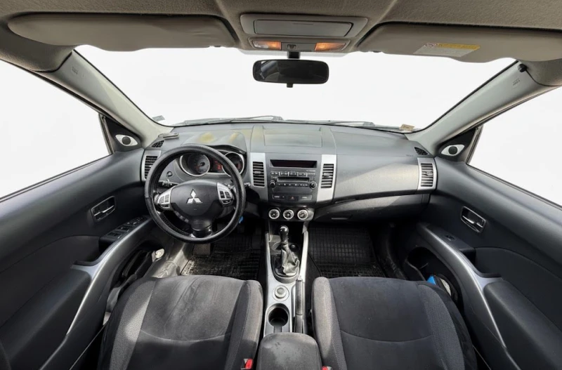 Mitsubishi Outlander 2.0D 4x4 , снимка 7 - Автомобили и джипове - 53563238
