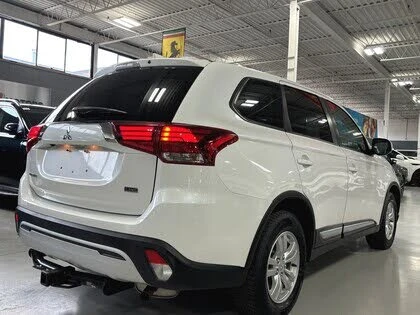 Mitsubishi Outlander ES S* ПОДГРЕВ* КАМЕРА* СЛЕДЕНЕ НА ЛЕНТИ*  - изображение 4