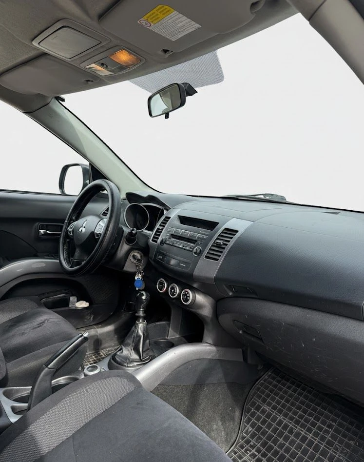 Mitsubishi Outlander 2.0D 4x4 , снимка 4 - Автомобили и джипове - 53563238