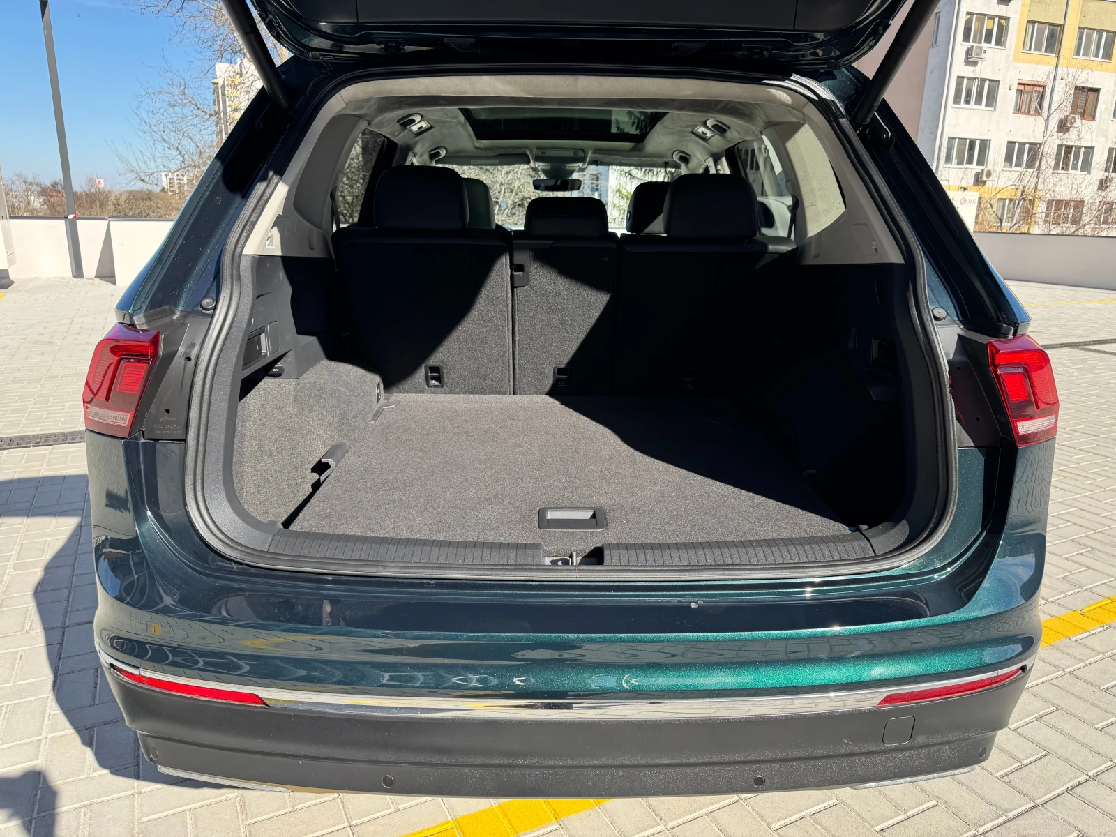 VW Tiguan DSG4x4/DISTRONIC/DIGITAL/360/HEAD-UP/FULL LED/PANO | Mobile.bg — изображение 17