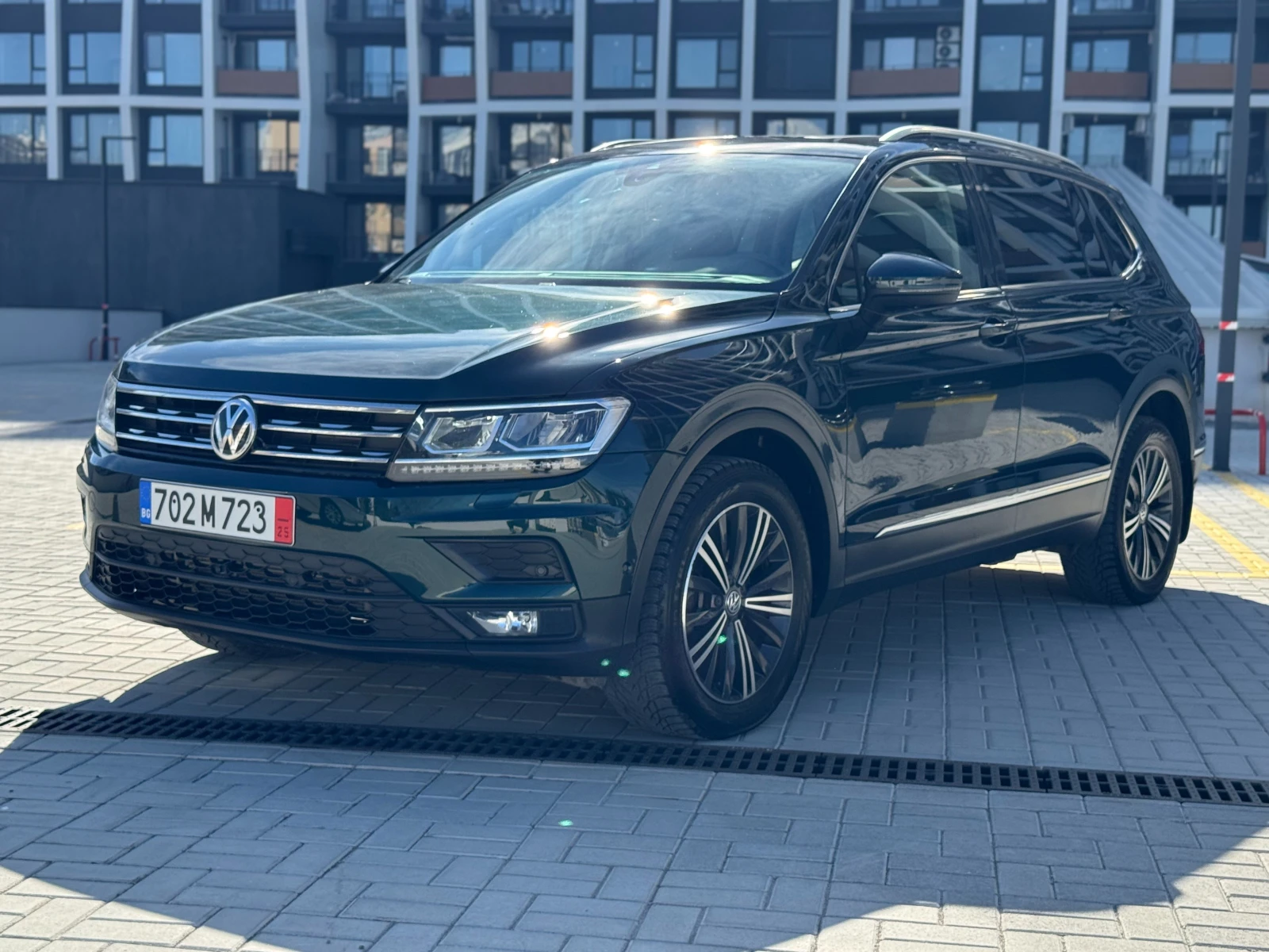 VW Tiguan DSG4x4/DISTRONIC/DIGITAL/360/HEAD-UP/FULL LED/PANO | Mobile.bg — изображение 1