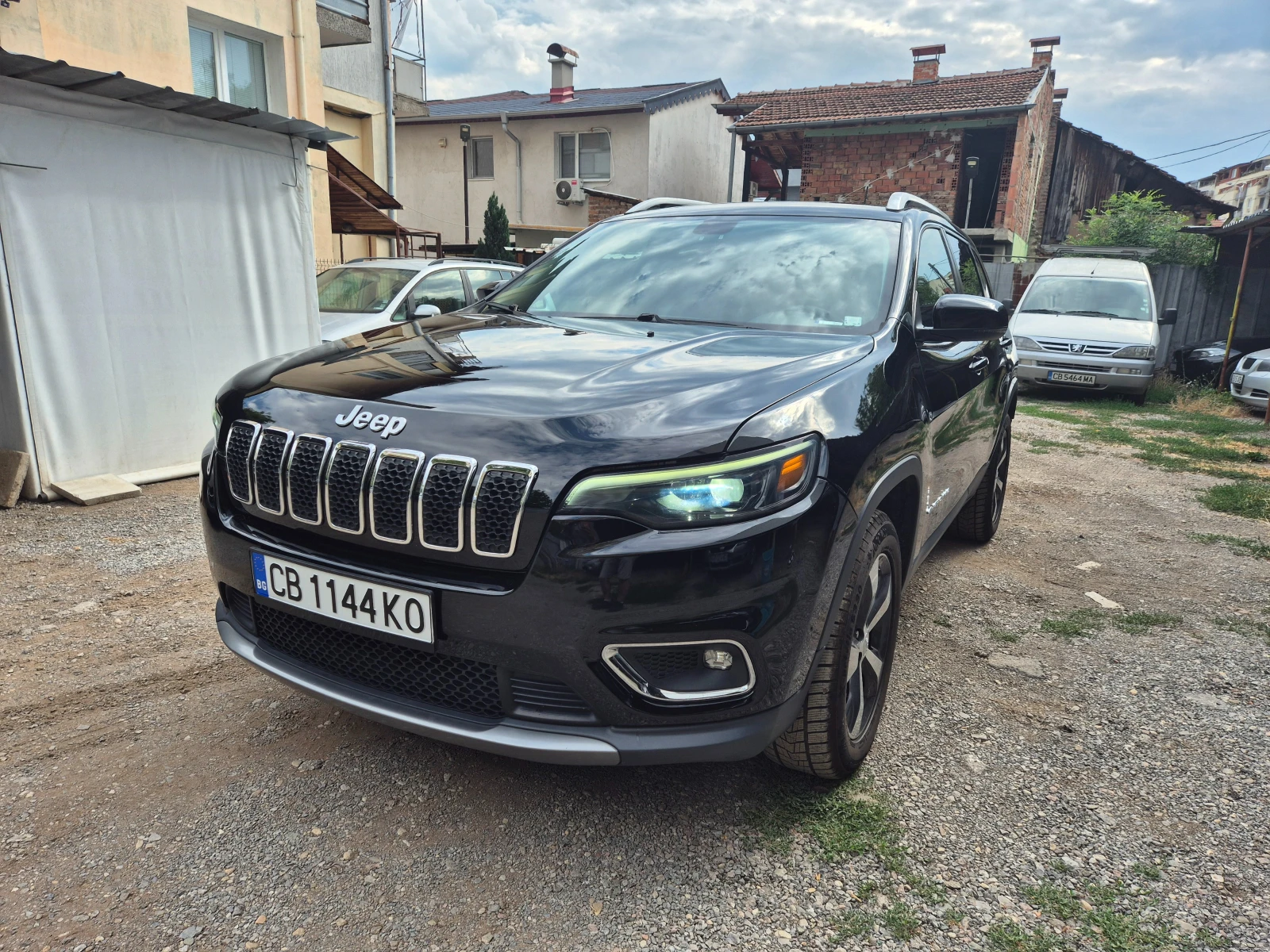 Jeep Cherokee LIMITED 3.2i 4х4 - изображение 2