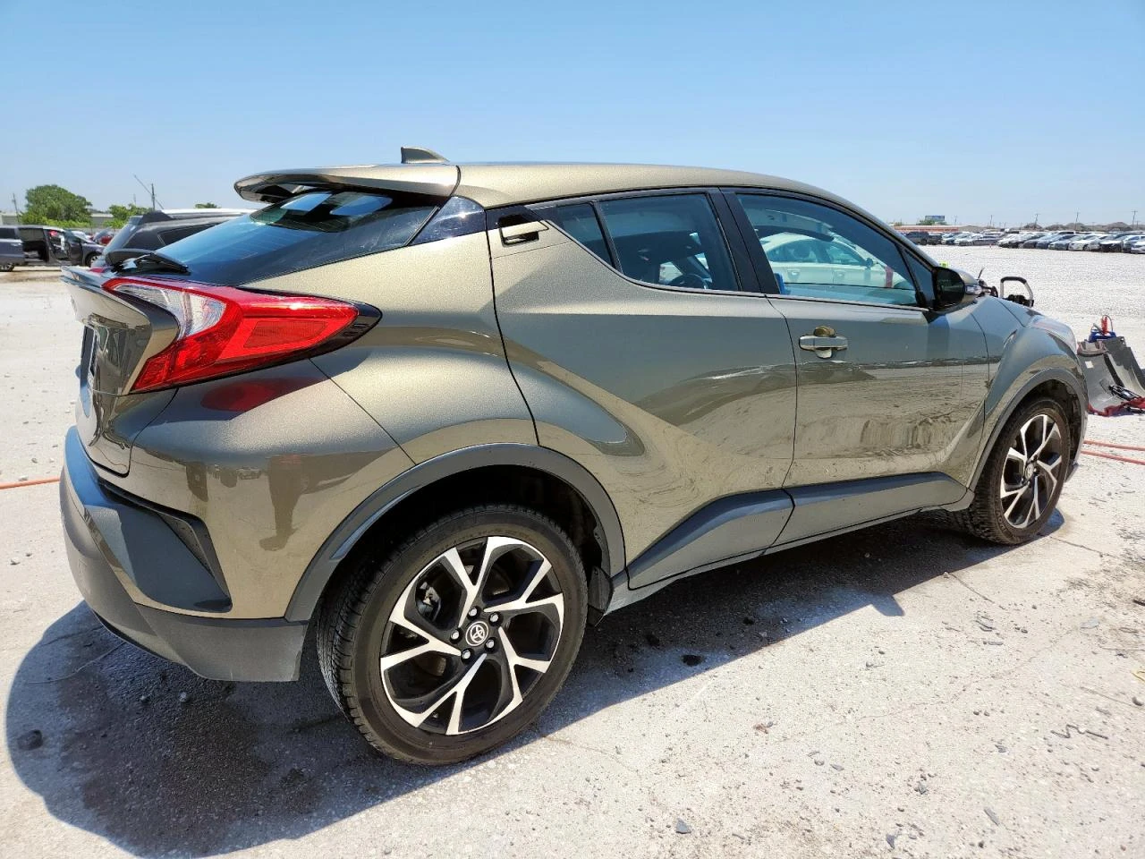 Toyota C-HR XLE - изображение 3