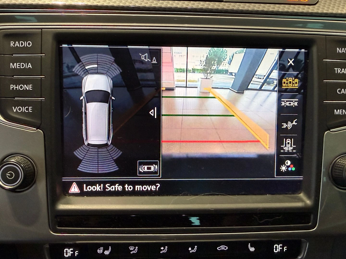 VW Tiguan 2.0 TDI SCR DSG 4MO Highline, снимка 14 - Автомобили и джипове - 54910234