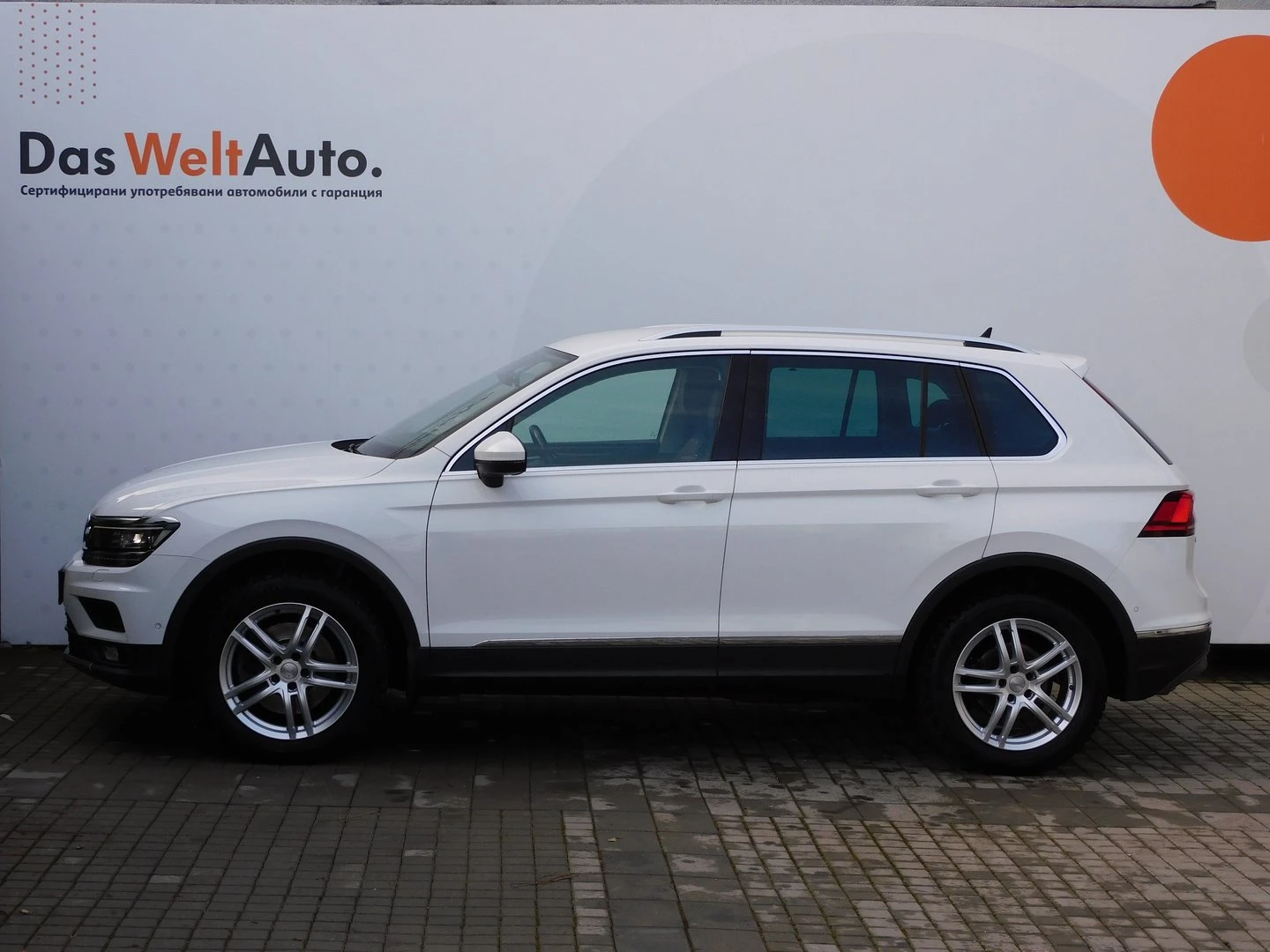 VW Tiguan 2.0 TDI SCR DSG 4MO Highline, снимка 4 - Автомобили и джипове - 54910234