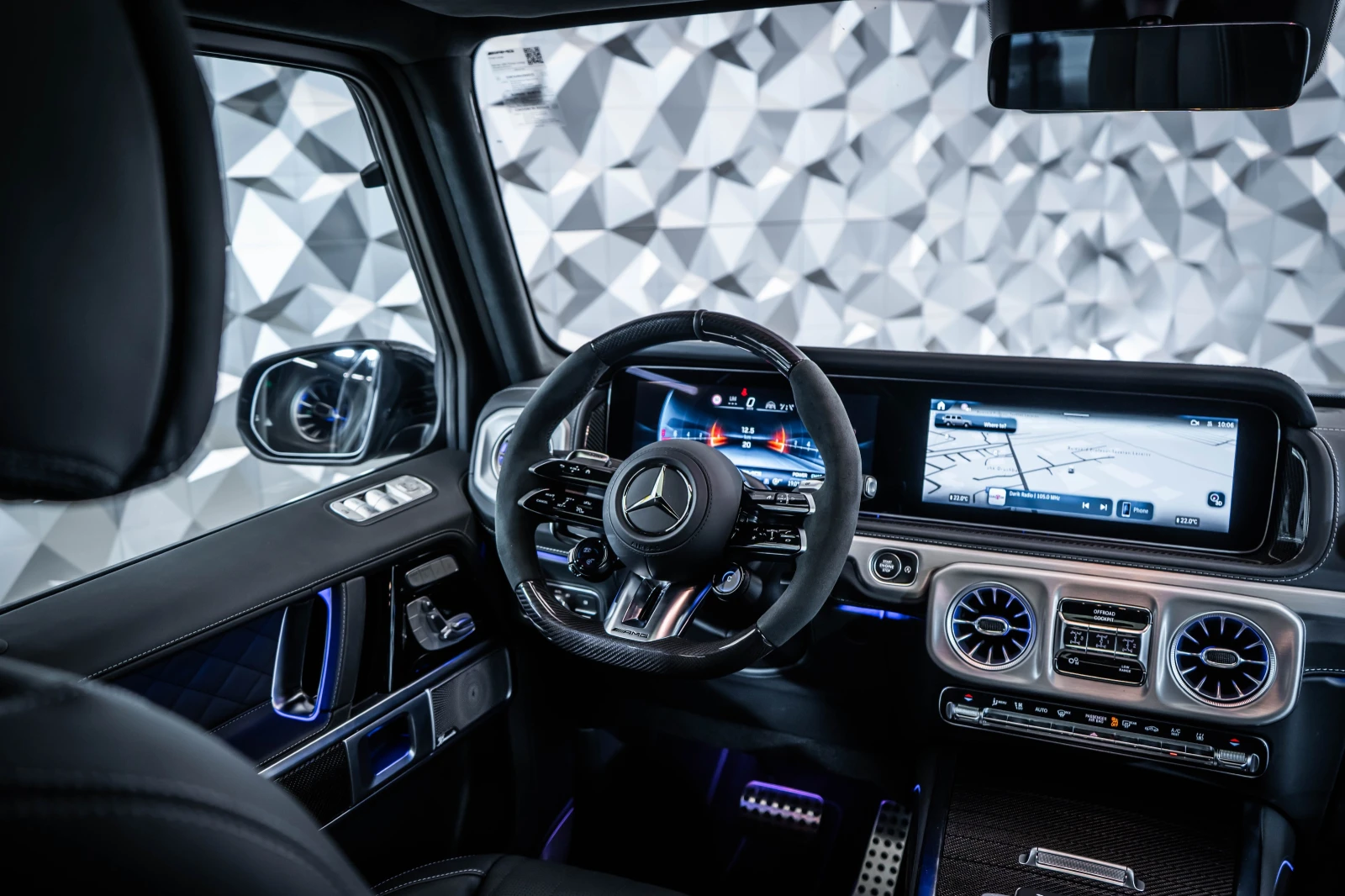 Mercedes-Benz G 63 AMG Manufaktur* Carbon* Burmester* 360, снимка 11 - Автомобили и джипове - 54456391