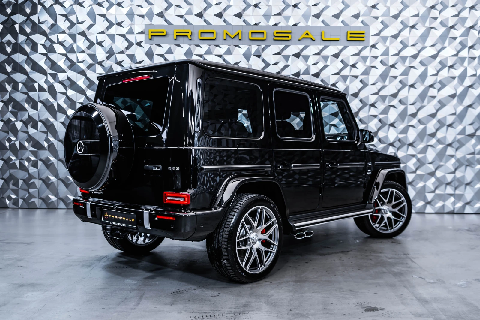 Mercedes-Benz G 63 AMG Manufaktur* Carbon* Burmester* 360, снимка 4 - Автомобили и джипове - 54456391