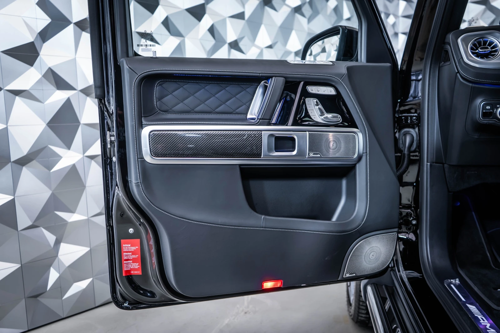 Mercedes-Benz G 63 AMG Manufaktur* Carbon* Burmester* 360, снимка 7 - Автомобили и джипове - 54456391