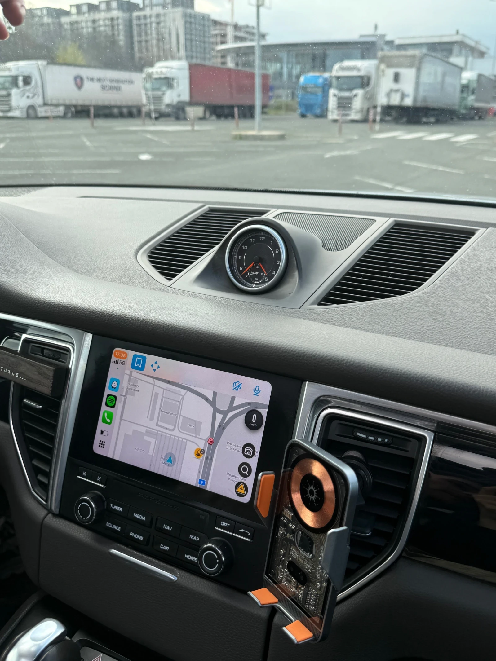 Porsche Macan, снимка 14 - Автомобили и джипове - 54935144