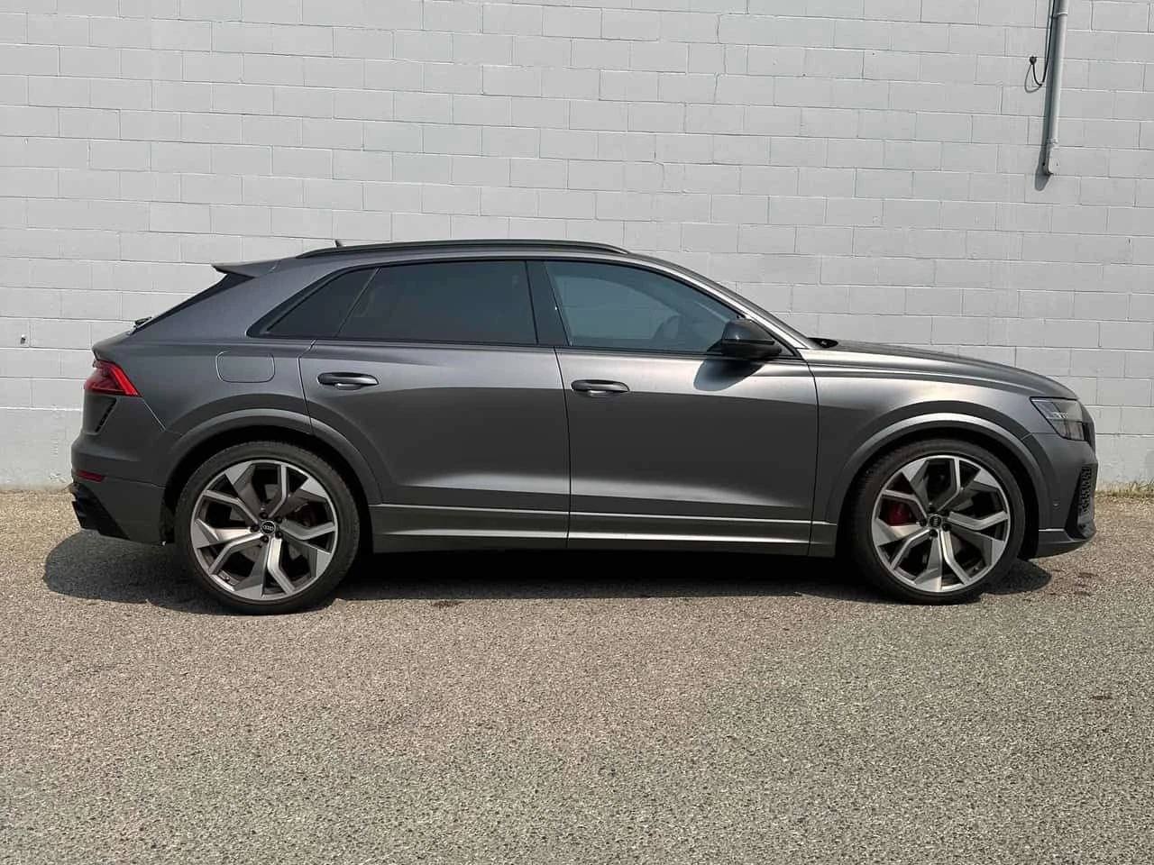 Audi RSQ8 4.0 TFSI quattro | CARFAX | АВТОКРЕДИТ, снимка 4 - Автомобили и джипове - 55601364