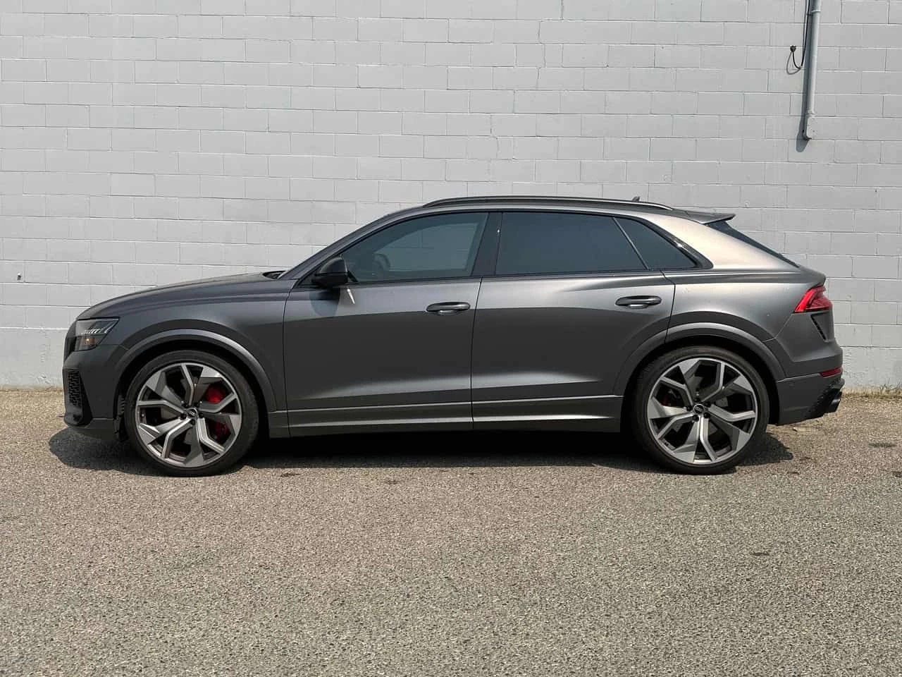 Audi RSQ8 4.0 TFSI quattro | CARFAX | АВТОКРЕДИТ, снимка 3 - Автомобили и джипове - 55601364