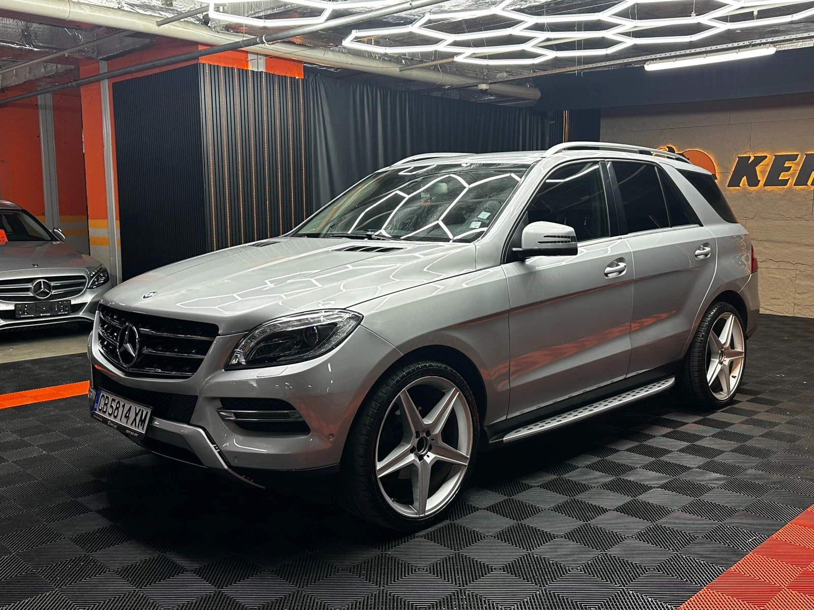 Mercedes-Benz ML 350 3.0d 258 к.с./4MATIC/BLUETEC, снимка 3 - Автомобили и джипове - 55829810