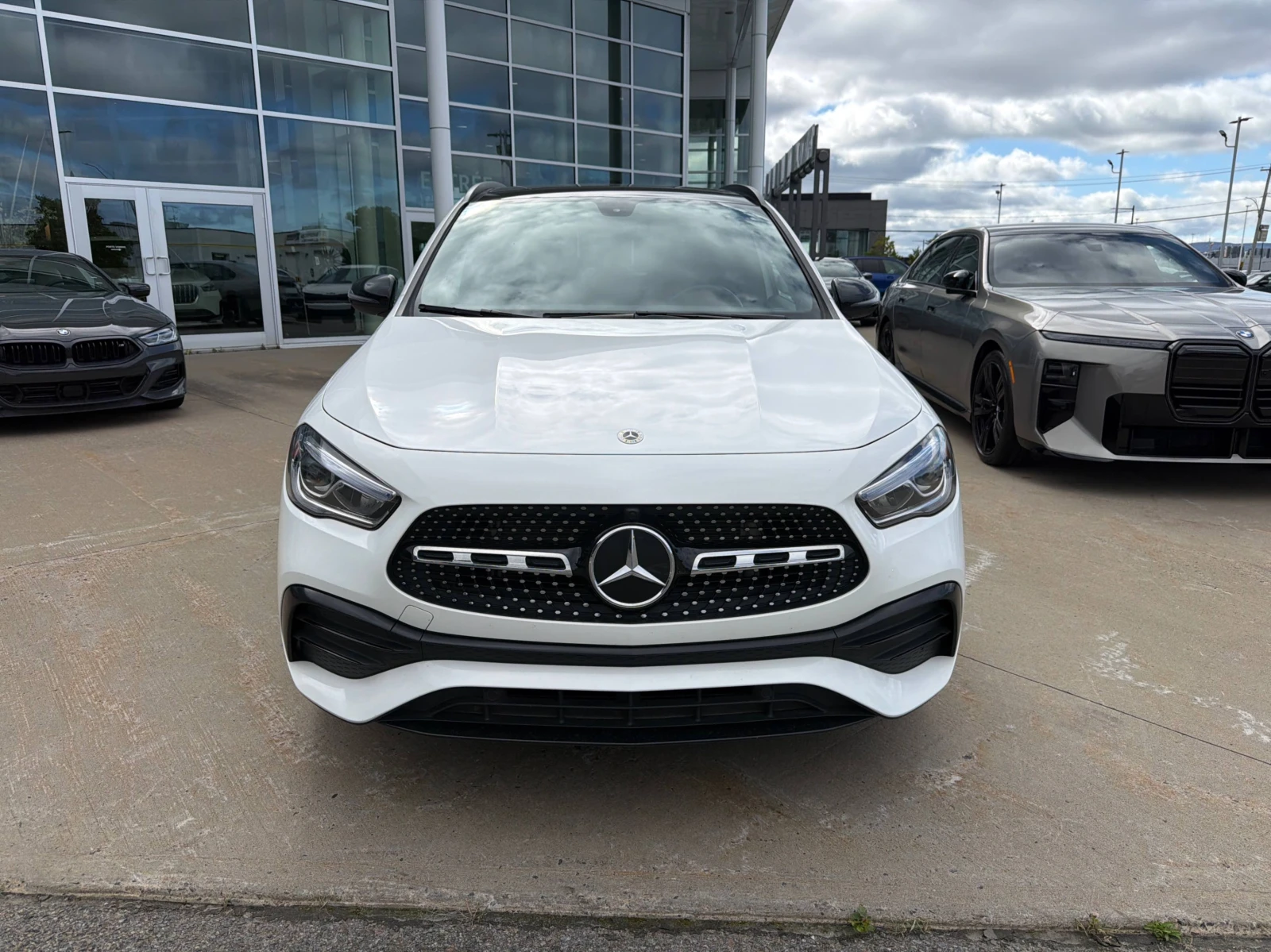 Mercedes-Benz GLA 250 4MATIC | CARFAX | БЕЗ ИНЦИДЕНТИ, снимка 2 - Автомобили и джипове - 56137034