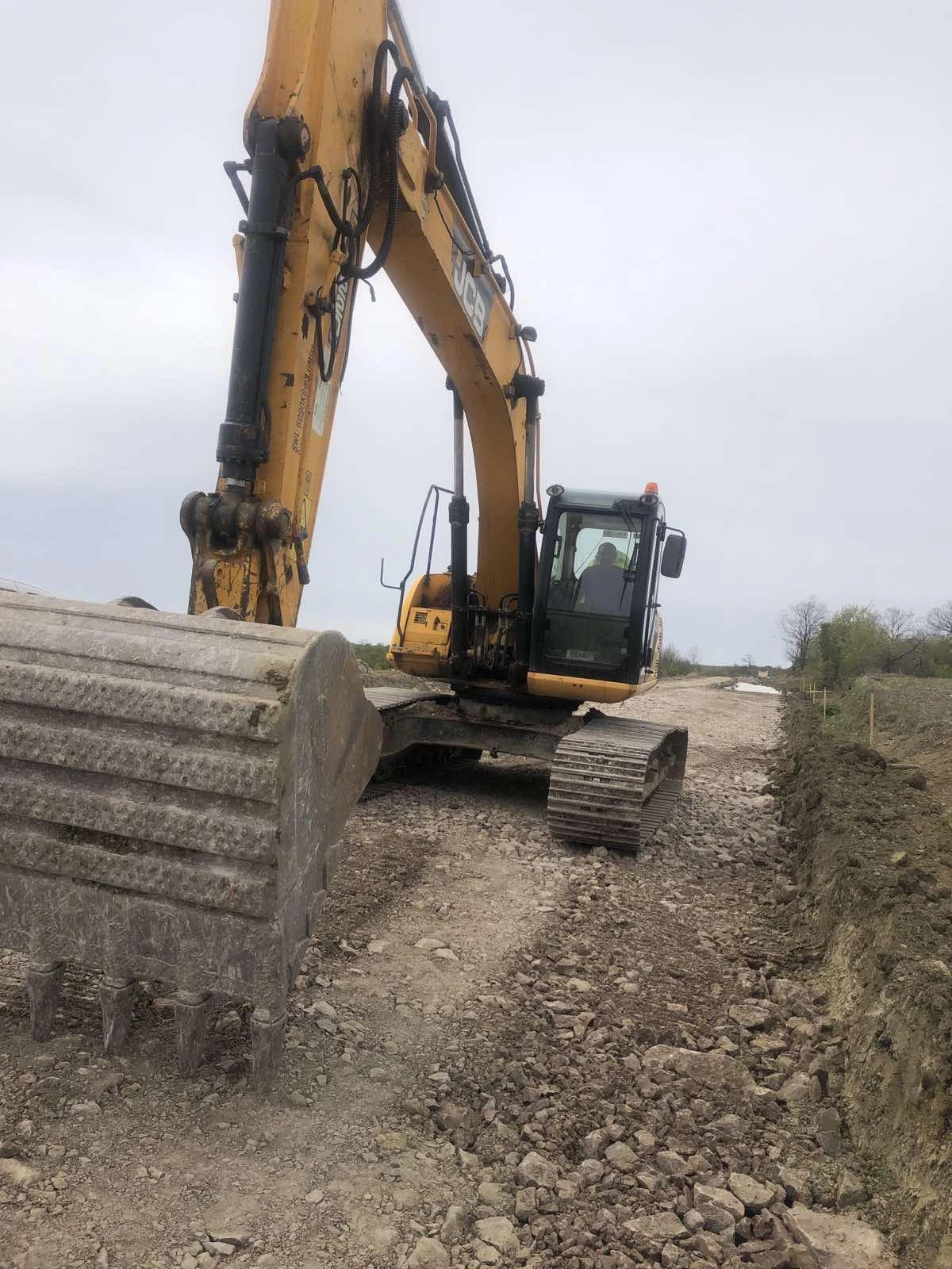  JCB JS220LC | Mobile.bg   1