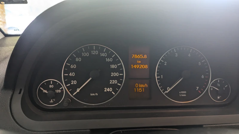 Mercedes-Benz A 170 автоматик, бензин, снимка 7 - Автомобили и джипове - 47914015