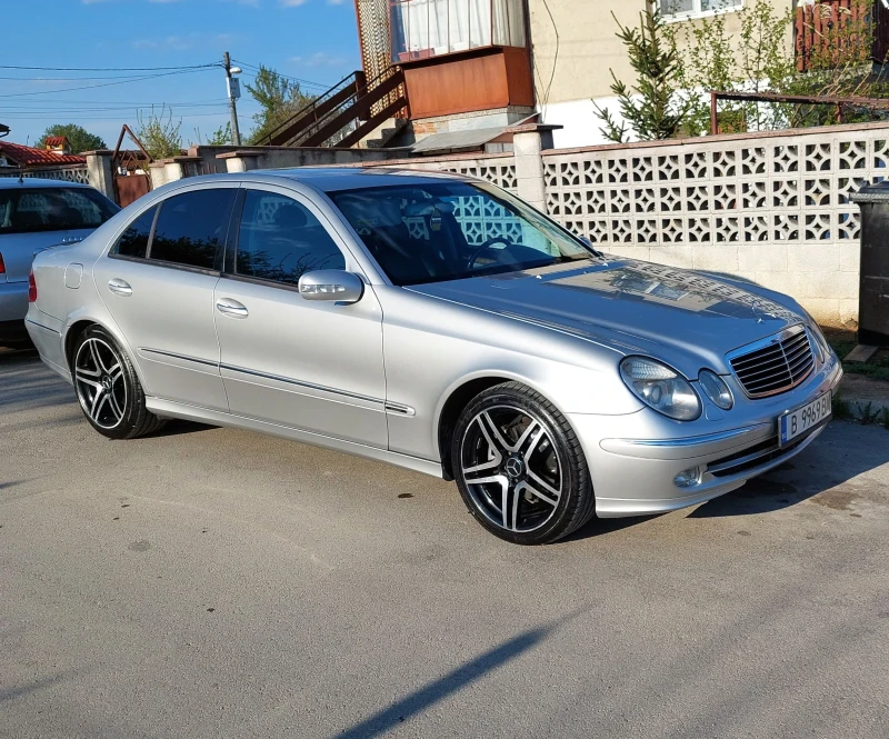 Mercedes-Benz E 220, снимка 2 - Автомобили и джипове - 48312879