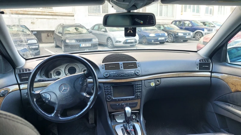 Mercedes-Benz E 220, снимка 10 - Автомобили и джипове - 48312879