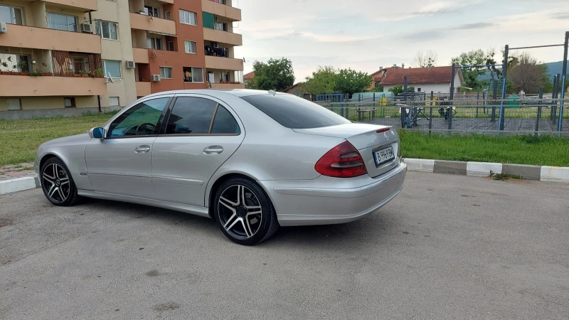 Mercedes-Benz E 220, снимка 3 - Автомобили и джипове - 48312879