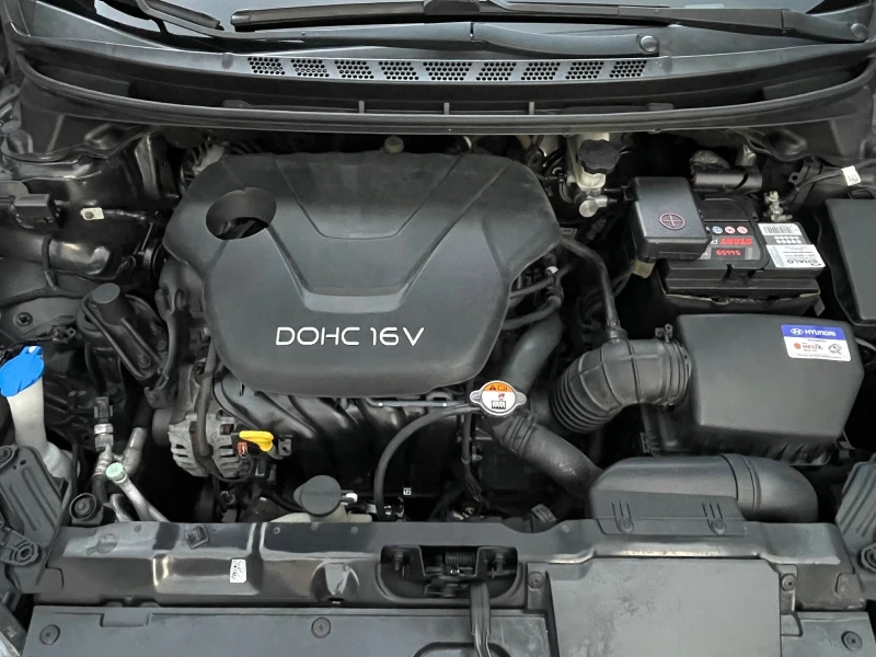 Hyundai Elantra 1.6 i AUTOMAT, снимка 15 - Автомобили и джипове - 52717520