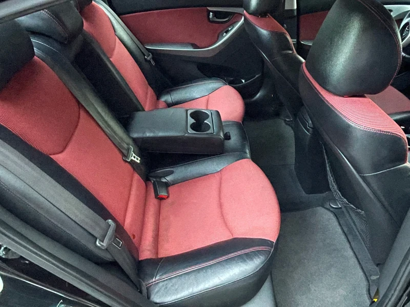 Hyundai Elantra 1.6 i AUTOMAT, снимка 7 - Автомобили и джипове - 52717520