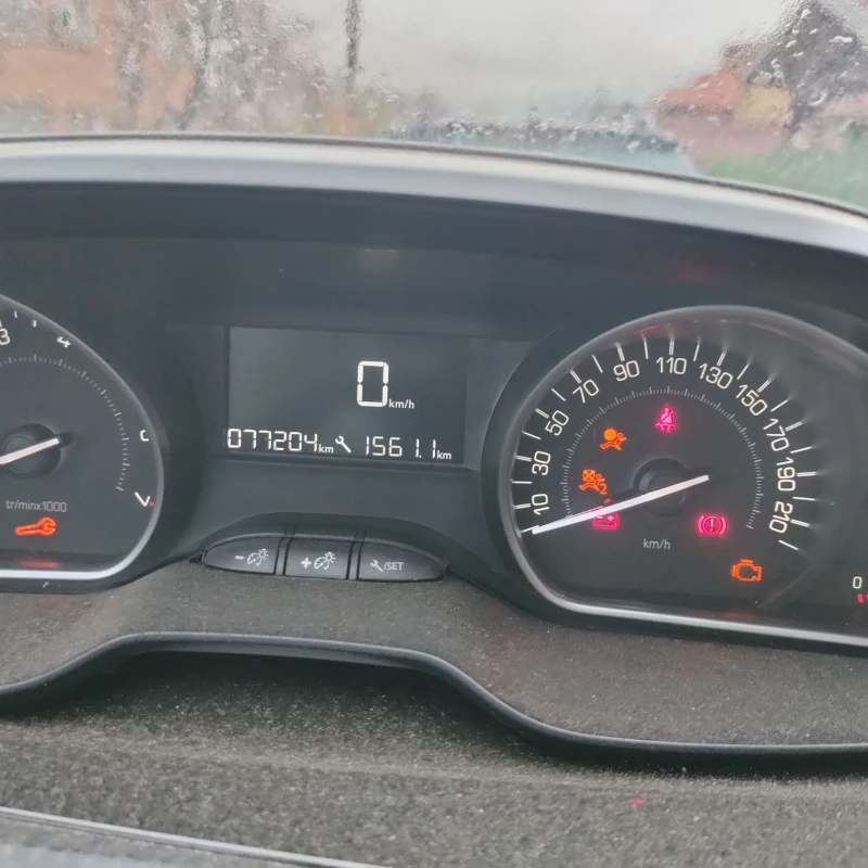 Peugeot 2008 1.2, снимка 5 - Автомобили и джипове - 52342238