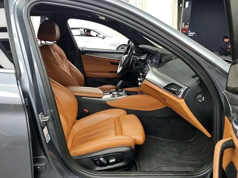 BMW 520, снимка 11 - Автомобили и джипове - 56690229