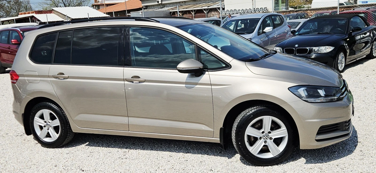 VW Touran ДИСТРОНИК* МАСАЖ* АЛКАНТАРА, снимка 3 - Автомобили и джипове - 54244686