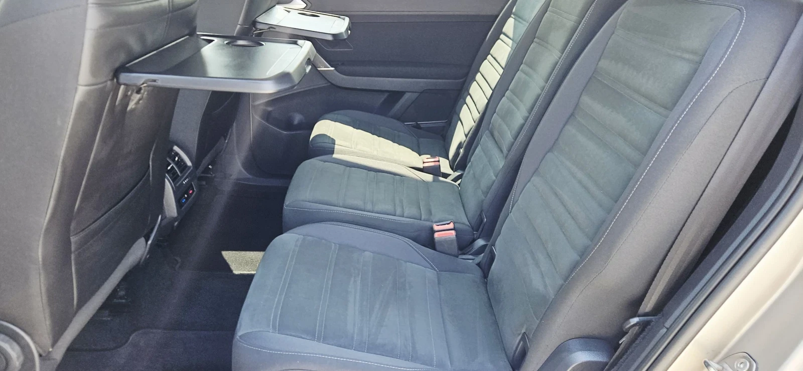 VW Touran ДИСТРОНИК* МАСАЖ* АЛКАНТАРА, снимка 16 - Автомобили и джипове - 54244686