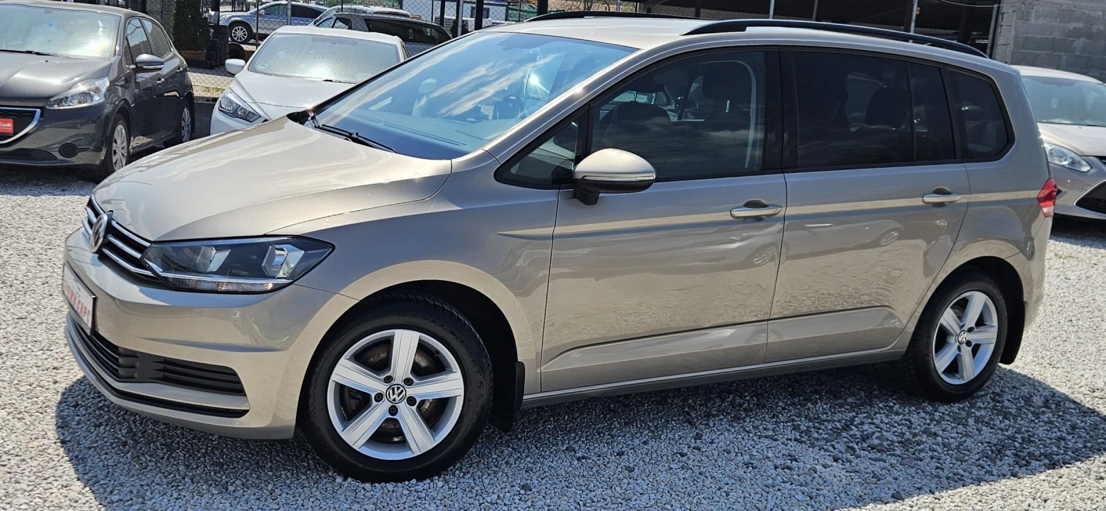 VW Touran ДИСТРОНИК* МАСАЖ* АЛКАНТАРА, снимка 8 - Автомобили и джипове - 54244686