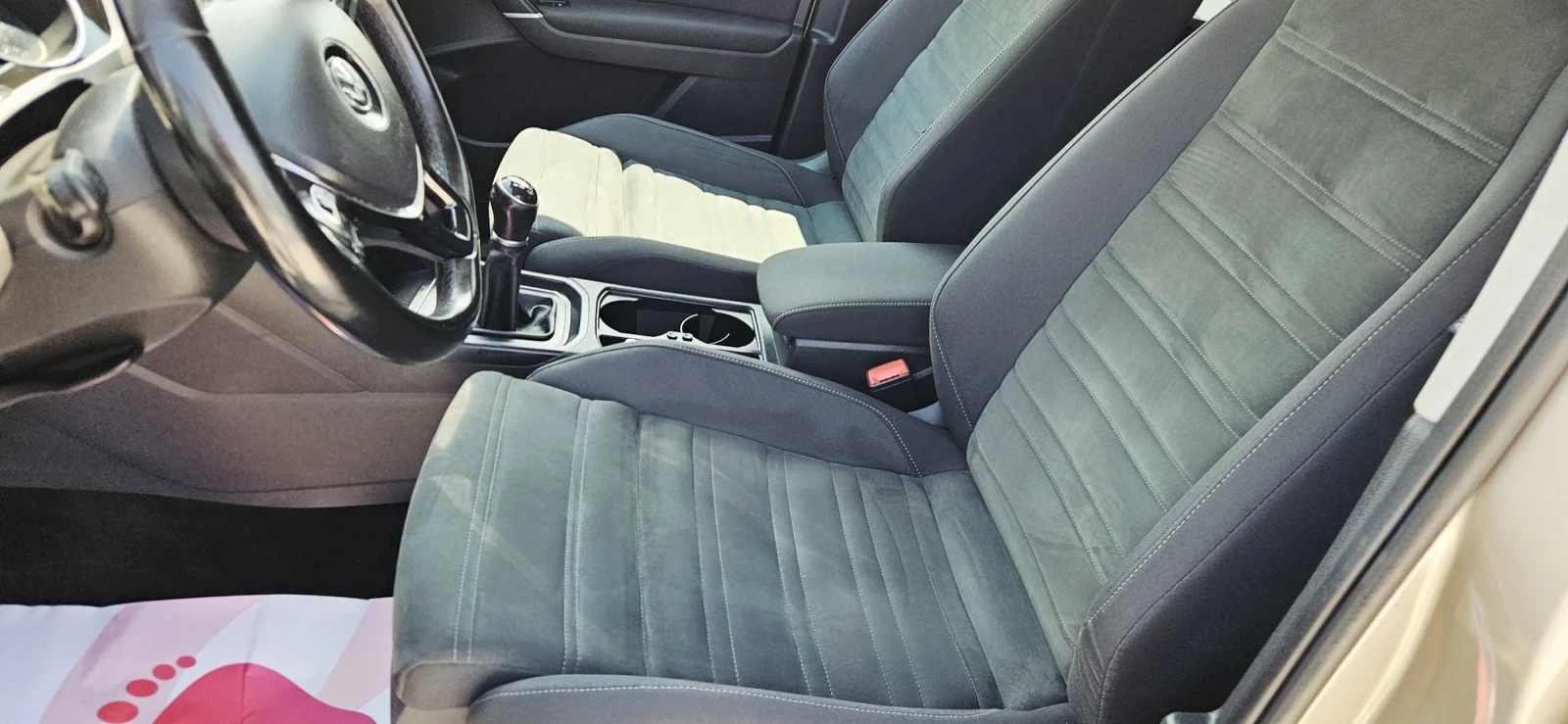 VW Touran ДИСТРОНИК* МАСАЖ* АЛКАНТАРА, снимка 13 - Автомобили и джипове - 54244686