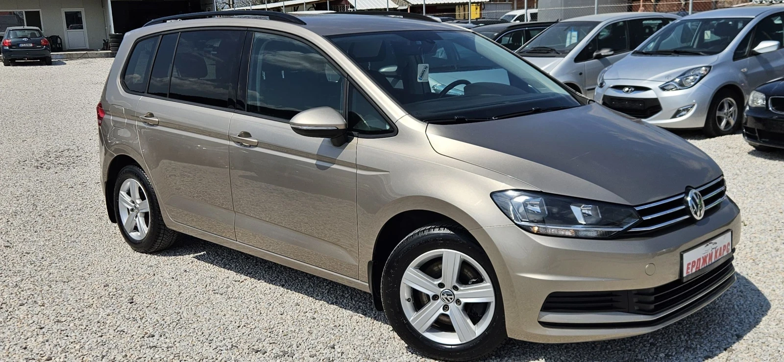 VW Touran ДИСТРОНИК* МАСАЖ* АЛКАНТАРА, снимка 4 - Автомобили и джипове - 54244686