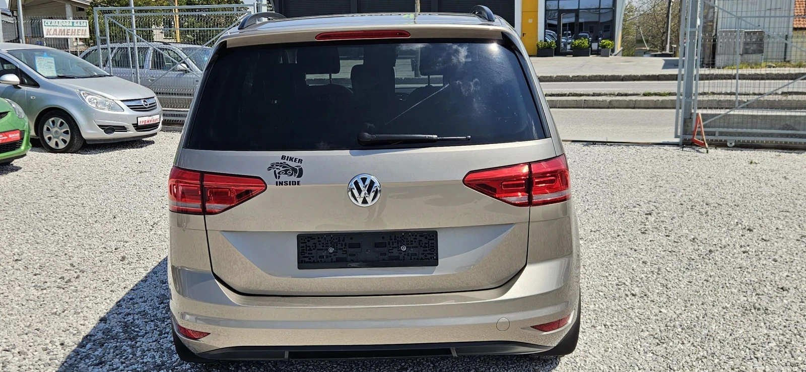 VW Touran ДИСТРОНИК* МАСАЖ* АЛКАНТАРА, снимка 9 - Автомобили и джипове - 54244686