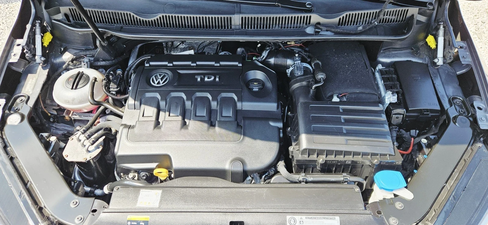 VW Touran ДИСТРОНИК* МАСАЖ* АЛКАНТАРА, снимка 15 - Автомобили и джипове - 54244686