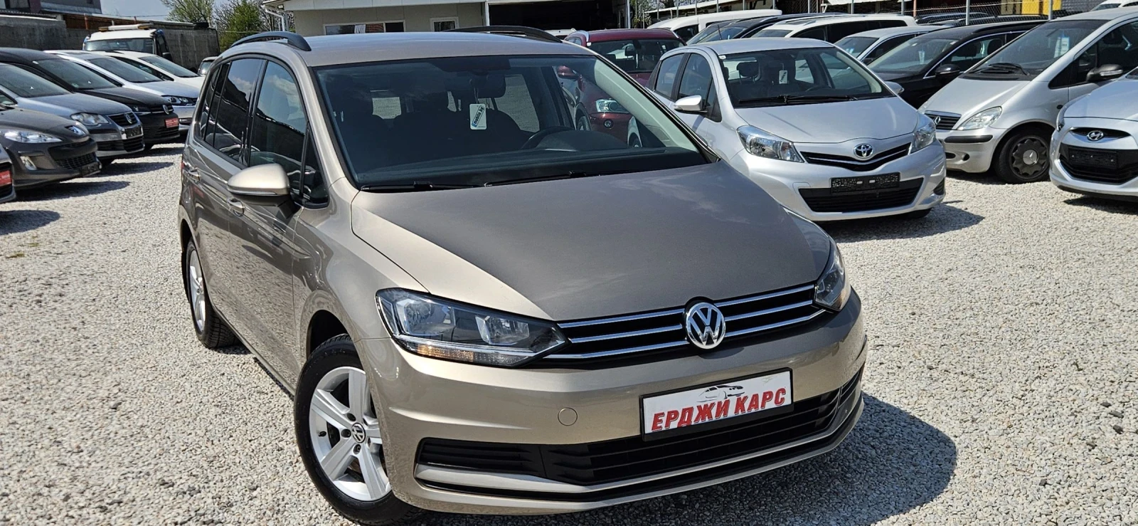 VW Touran ДИСТРОНИК* МАСАЖ* АЛКАНТАРА