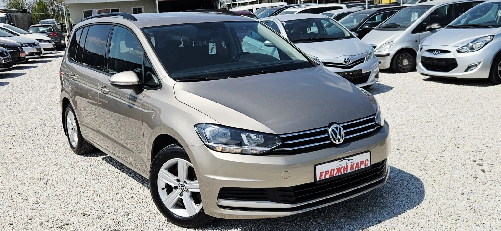 VW Touran ДИСТРОНИК* МАСАЖ* АЛКАНТАРА, снимка 2 - Автомобили и джипове - 54244686