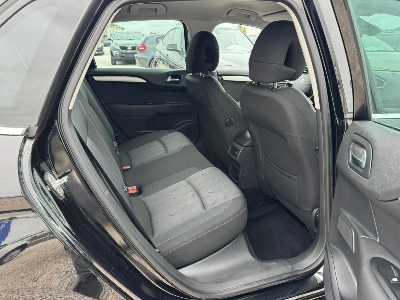 Citroen C4 1.6HDI, снимка 13 - Автомобили и джипове - 54380226