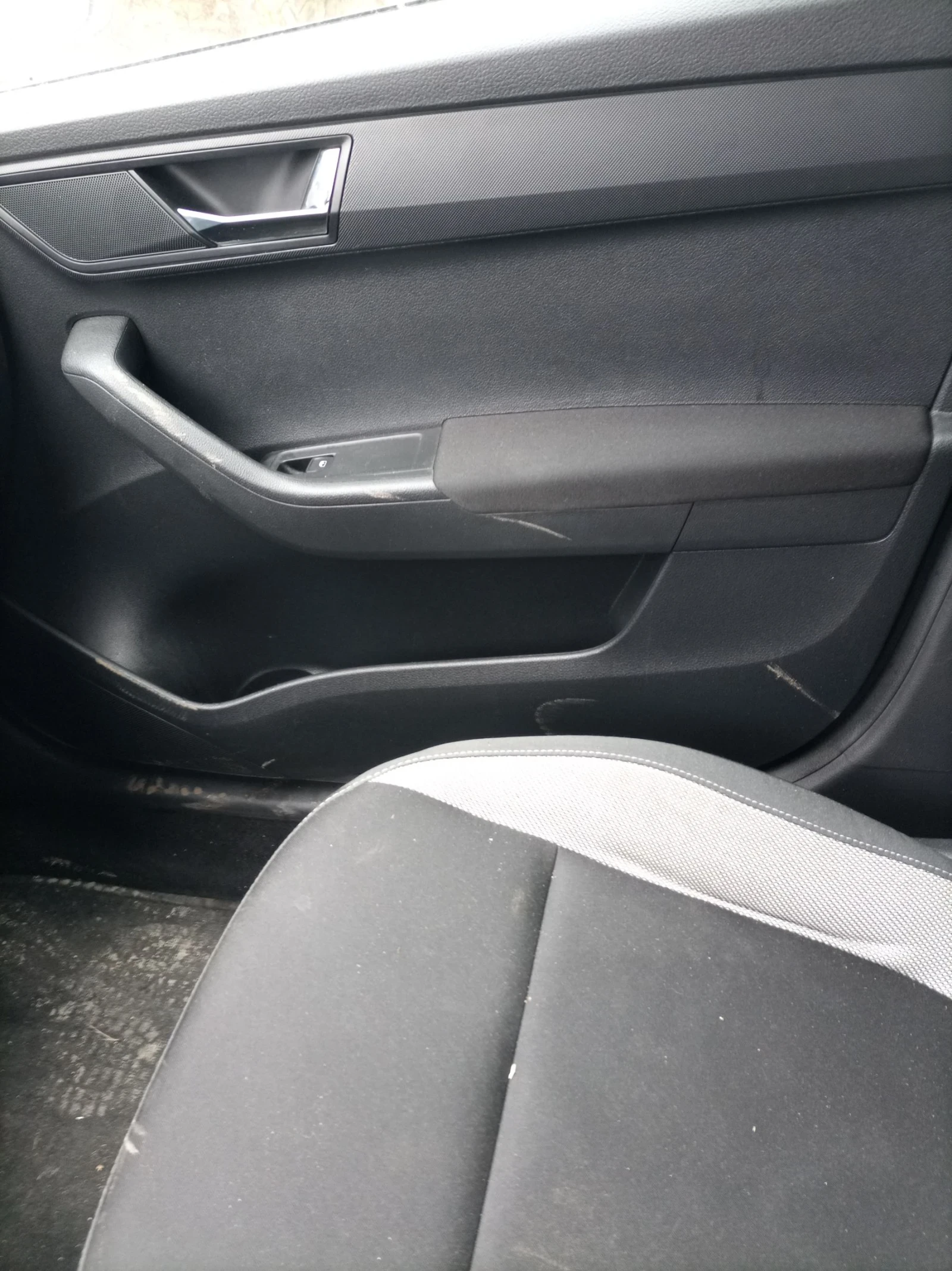 Skoda Fabia, снимка 10 - Автомобили и джипове - 54544427