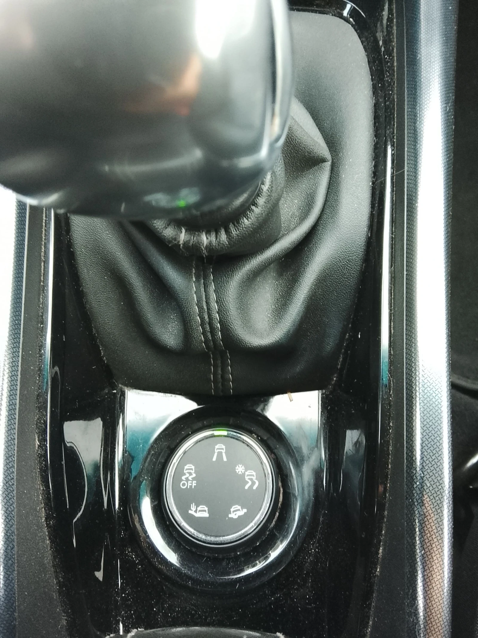 Peugeot 2008 1.6 уникат, снимка 12 - Автомобили и джипове - 54585105