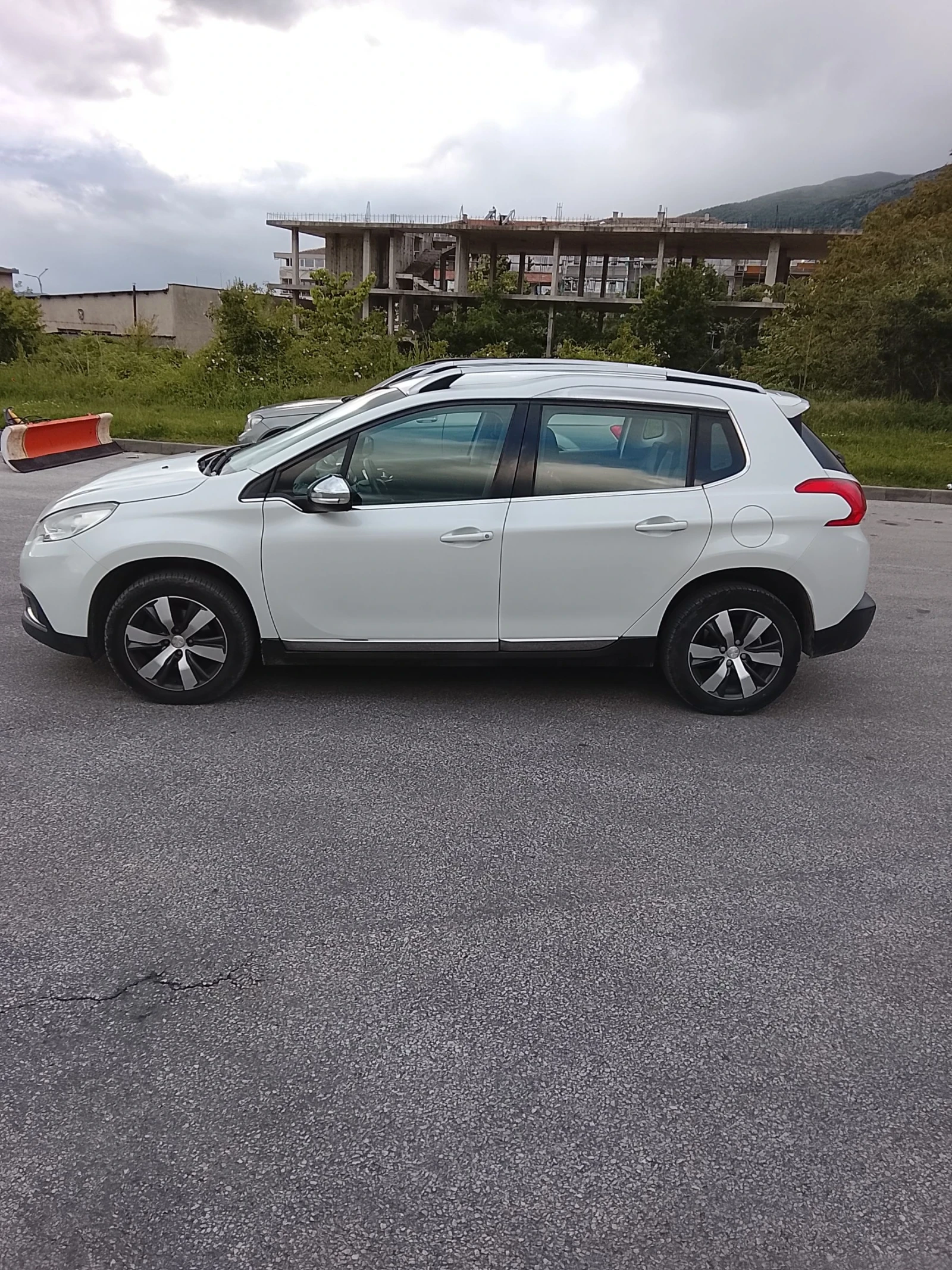 Peugeot 2008 1.6 уникат, снимка 3 - Автомобили и джипове - 54585105